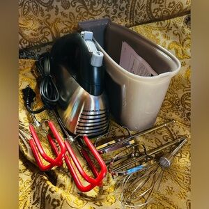 Hamilton Beach Softscrape 6 speed Hand Mixer with Attachments. New Without Tag